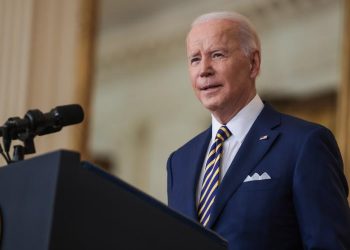 Biden avanza en nuevas acciones para proteger el acceso a pastillas abortivas