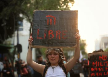 Cientos marchan para sacar a la Guardia Nacional del Metro