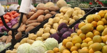 Consumidores ven difícil que los precios de la canasta básica se reduzcan