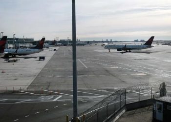 Chocan dos aviones en aeropuerto de Nueva York