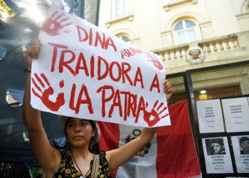 Miles de peruanos exigen la renuncia de la presidenta Boluarte