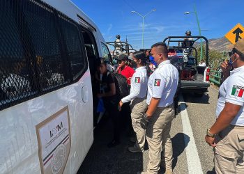 Hallan a más de 200 migrantes hacinados en un tráiler en Chiapas