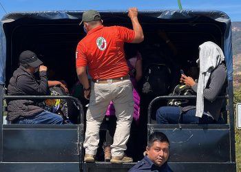 Hallan a más de 200 migrantes hacinados en un tráiler en Chiapas