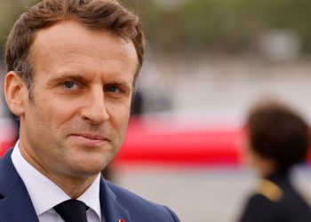Macron anuncia un aumento de más de un tercio del presupuesto militar