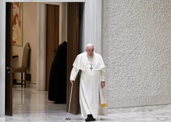 ¿El papa testificará en juicio por supuestas irregularidades en el Vaticano? Te contamos
