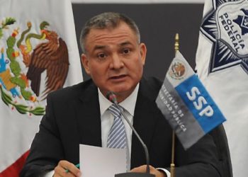 Policía Federal permitía la entrada de drogas al AICM, revelan en juicio contra García Luna