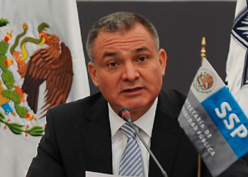 García Luna podrá mostrar cinco fotografías suyas junto a altos funcionarios de EU