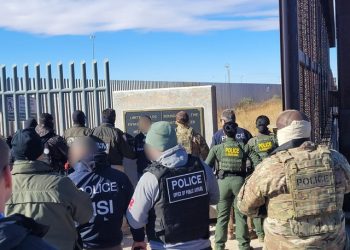 Recibe INM a connacional deportado de EU relacionado con el caso Ayotzinapa