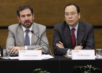 ¿De qué habla el libro La democracia no se toca? Esto dijeron Lorenzo Córdova y Ciro Murayama