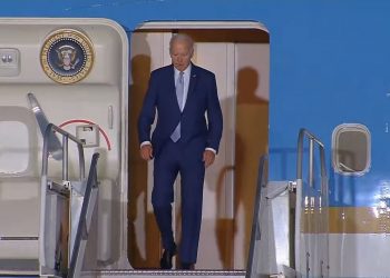 Joe Biden aterriza en el AIFA, es recibido por López Obrador