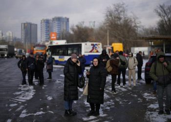 Un muerto y dos heridos en Kiev a consecuencia de una ataque de misil ruso