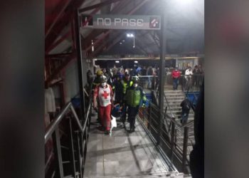 Desalojaron tren en la estación Nezahualcóyotl de la Línea B por presencia de humo
