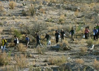 Aumentan las muertes de migrantes en la frontera por el calor extremo en Texas