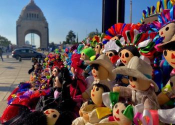 Termina la Feria de la Muñeca Lele en el Monumento a la Revolución