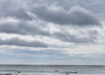 Científicos buscan transformar la humedad de los océanos en agua potable