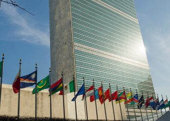 ONU pide a los talibanes levantar restricciones contra las afganas