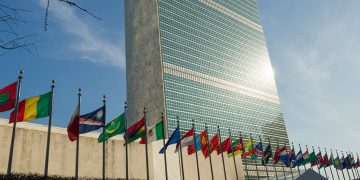 ONU pide a los talibanes levantar restricciones contra las afganas