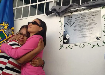 Katya Echazarreta devela placa en honor a su abuelo en Ixtlahuacán de los Membrillos