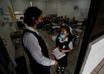 Este lunes regresan a clases 24 millones de estudiantes en todo el país
