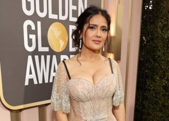 ¡Más mexicana que nunca! Salma Hayek se roba las miradas en los Globos de Oro