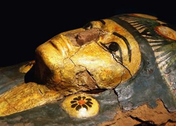 Egipto recupera 17 piezas arqueológicas de EU, incluido sarcófago verde