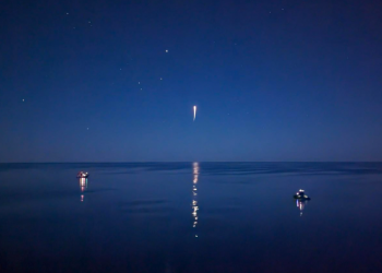 Una nave de SpaceX regresa de la EEI con material científico