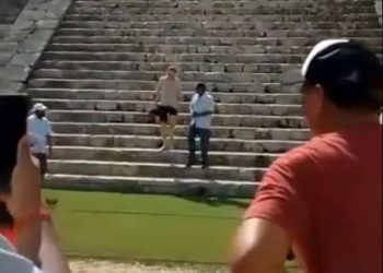 Turista polaco sube a la pirámide de Kukulkán en Chichen Itzá, así reaccionaron visitantes