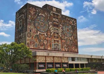 La legislación universitaria está hecha para ser aplicada para la comunidad, la calidad universitaria se pierde una vez que uno es egresado