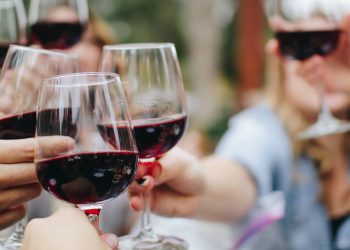 No debemos beber más de dos copas de alcohol a la semana