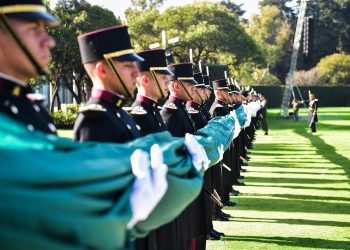 López Obrador encabeza ceremonia por día de la Bandera; “representa la grandeza de nuestra patria”