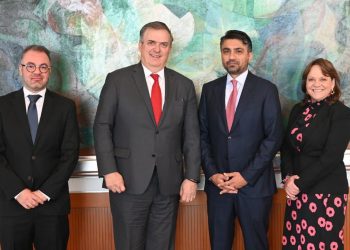 Ebrard se reúne con ejecutivos de Tesla y augura buenas noticias