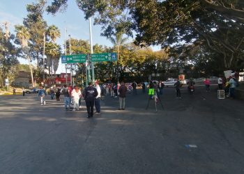 Caos en Cuernavaca por falta de agua potable: vecinos bloquean entradas y salidas al Paso Exprés