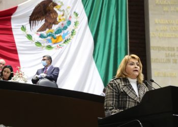 Proponen que patrones otorguen a trabajadores licencia por matrimonio con goce de sueldo