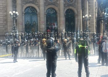 Congreso capitalino suspende sesión por irrupción de manifestantes