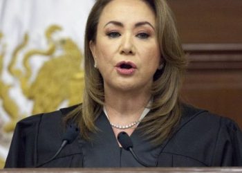 Yasmín Esquivel presenta ante el Comité de Ética de la UNAM pruebas a su favor en el caso de presunto plagio de tesis