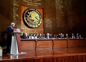 López Obrador encabeza ceremonia por el 106 aniversario de la Constitución mexicana
