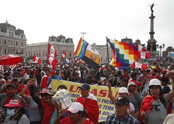 Perú registra nueva movilización contra el Gobierno de Boluarte
