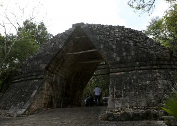 Descubren tumba maya de personaje importante de Chichen Itzá