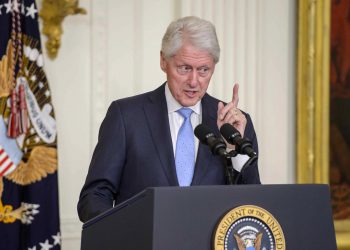 Bill Clinton vuelve a la Casa Blanca, aquí el motivo