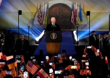 Defendemos la democracia, el derecho de la gente a vivir libre; afirma Biden a un año de la guerra en Ucrania