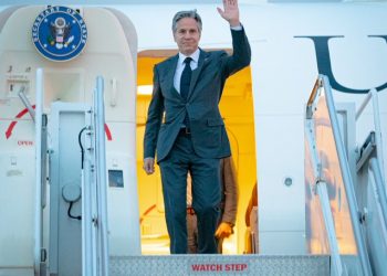 Blinken se reúne por primera vez con un líder chino tras crisis de globo espía