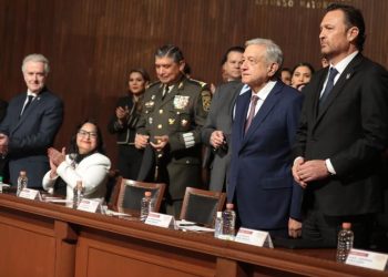 Defienden senadores de oposición a Norma Piña ante críticas y ataques de presidencia por no ponerse de pie para aplaudirle en aniversario de la Constitución