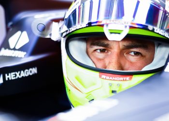 Checo Pérez es cuarto en el primer ensayo del último test en Bahréin