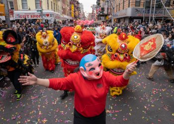 Nueva York cierra festejos del Año Nuevo Lunar con un multitudinario desfile