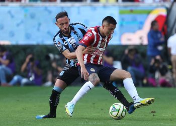 Chivas viene de atrás y logra empate ante Querétaro