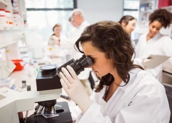 Las mujeres son necesarias en la ciencia: Julieta Fierro  