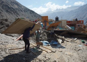 Al menos 20 personas permanecen desaparecidas en Perú tras aludes
