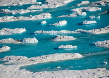 Los glaciares de la península Antártica aceleran su movimiento en verano