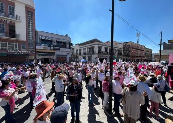 Marchan más de 3 mil en defensa del INE en Pachuca
