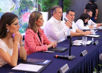 El canciller Ebrard ofrece respaldo a alcaldes de 15 entidades de la República Mexicana